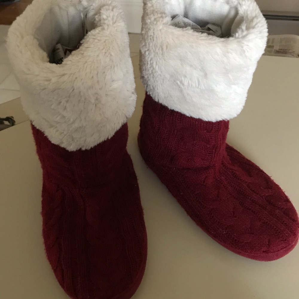 Comfy Christmas Slippers Size 7/8